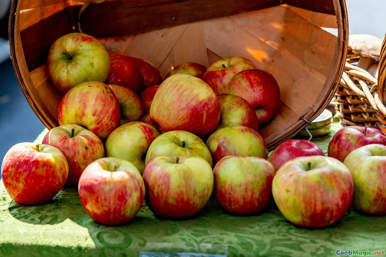 apple varieties, Boskoop, Topaz, market