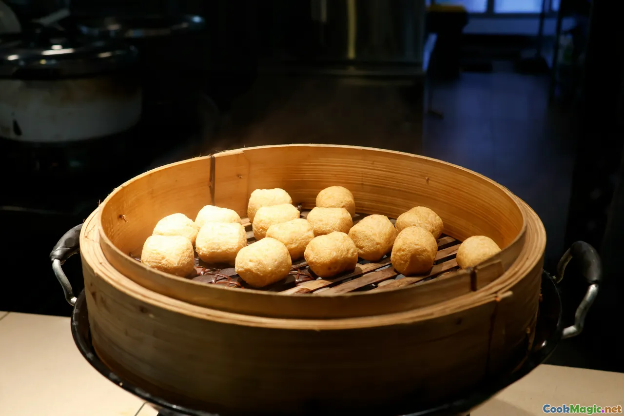 bread dumplings, steaming pot, sliced knedlik, kitchen board