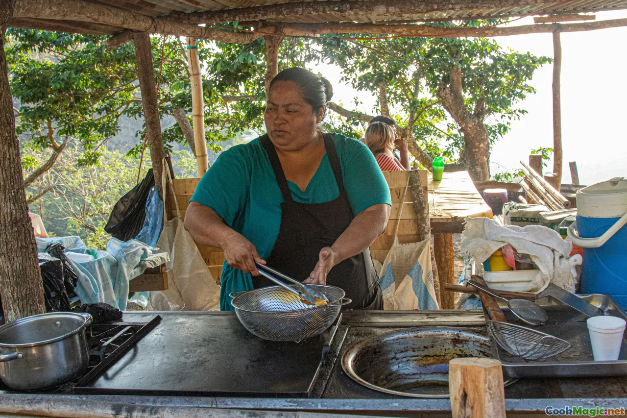 Camagüey, traditional Cuban dishes, rural cooking, communal meal, local market