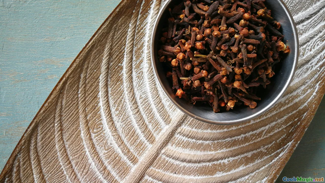 cardamom pods, aromatic spice, Scandinavian baking, fragrant tea, health benefits