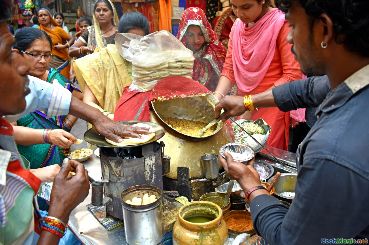 communal eating, flavor aromatic, Ghanaian family