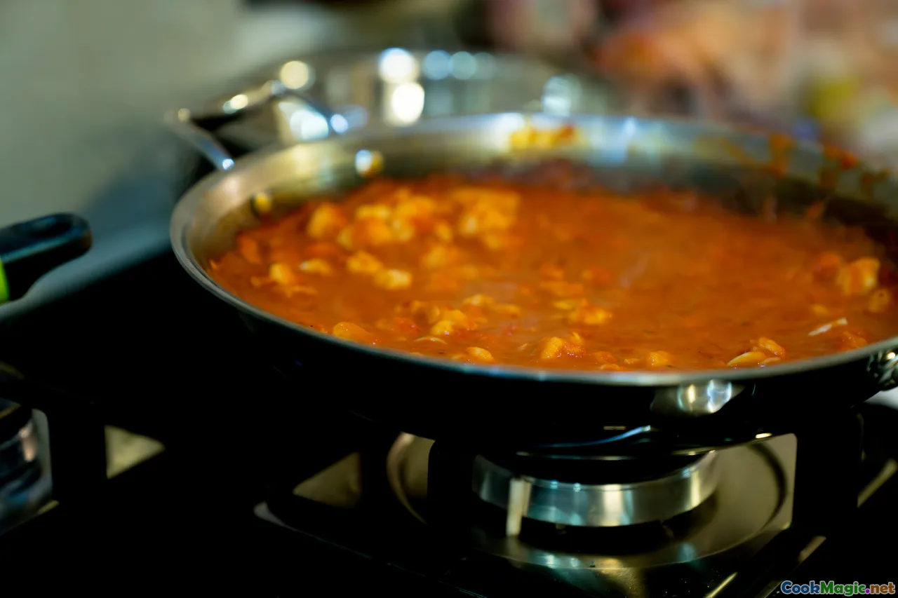 cooking pot, simmer, chili pepper, culantro