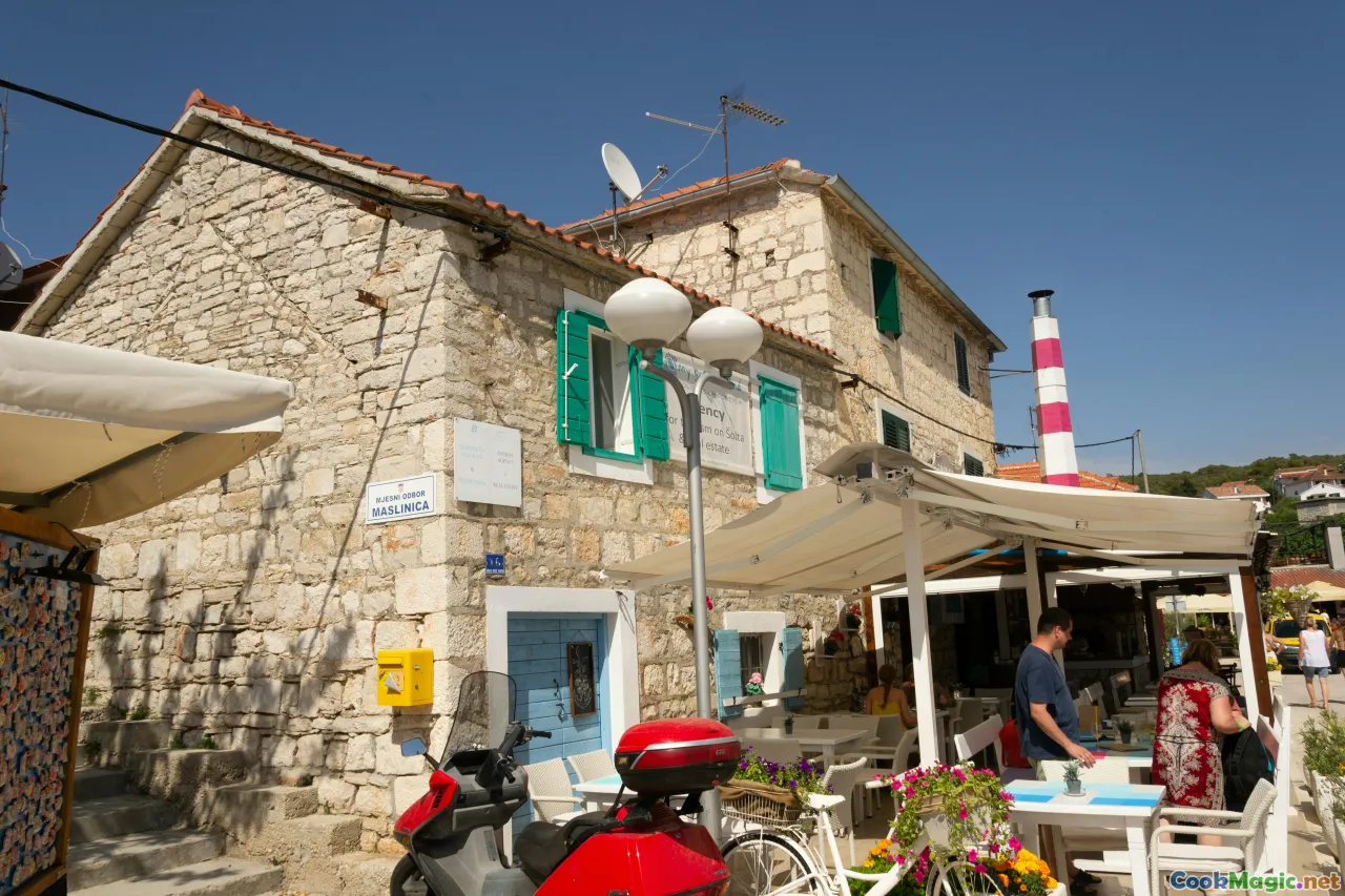 Dalmatian towns, seafood restaurants, fishing port, traditional tavern