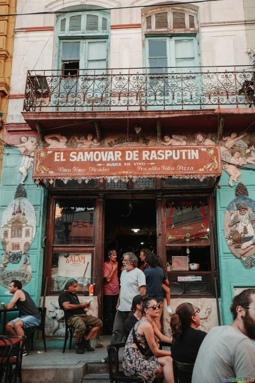 empanadas, street food, Buenos Aires, local fillings, baked_and_fried