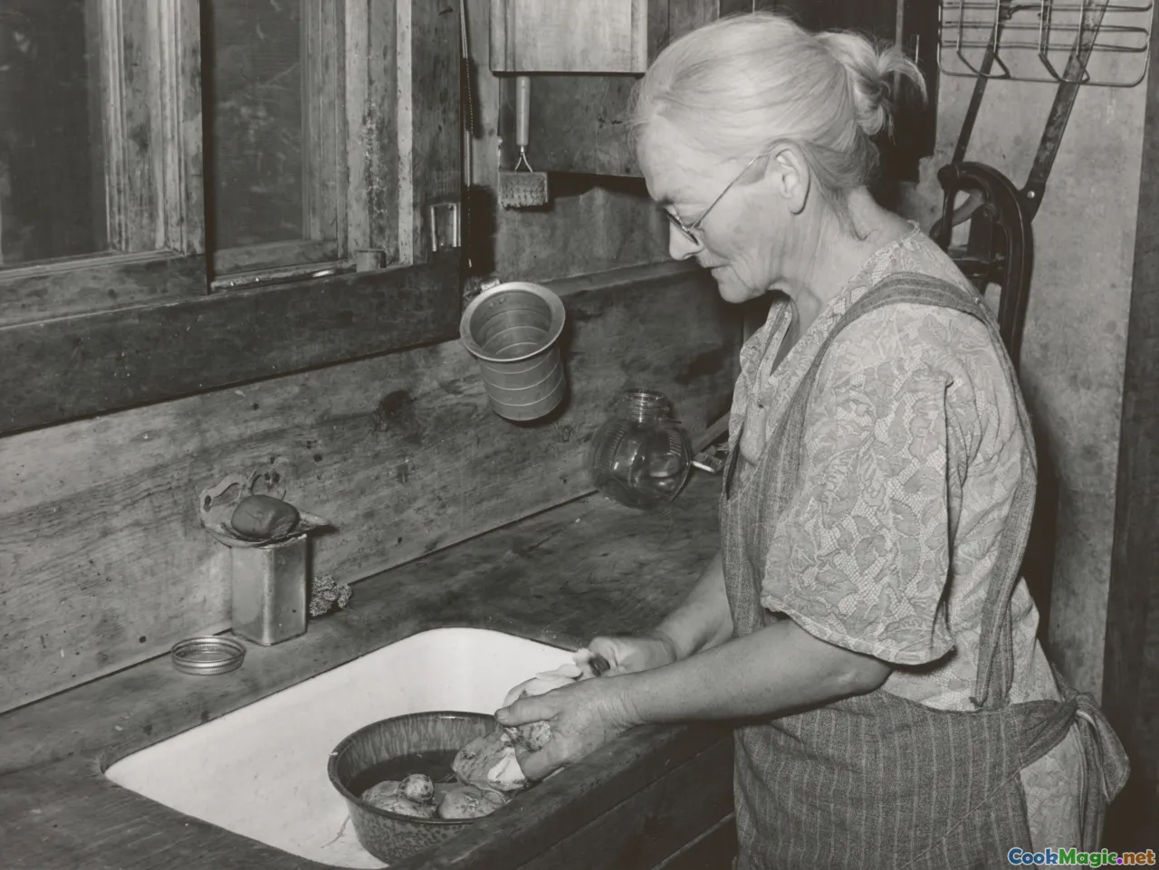 family cooking, Southern kitchen, tradition, heritage