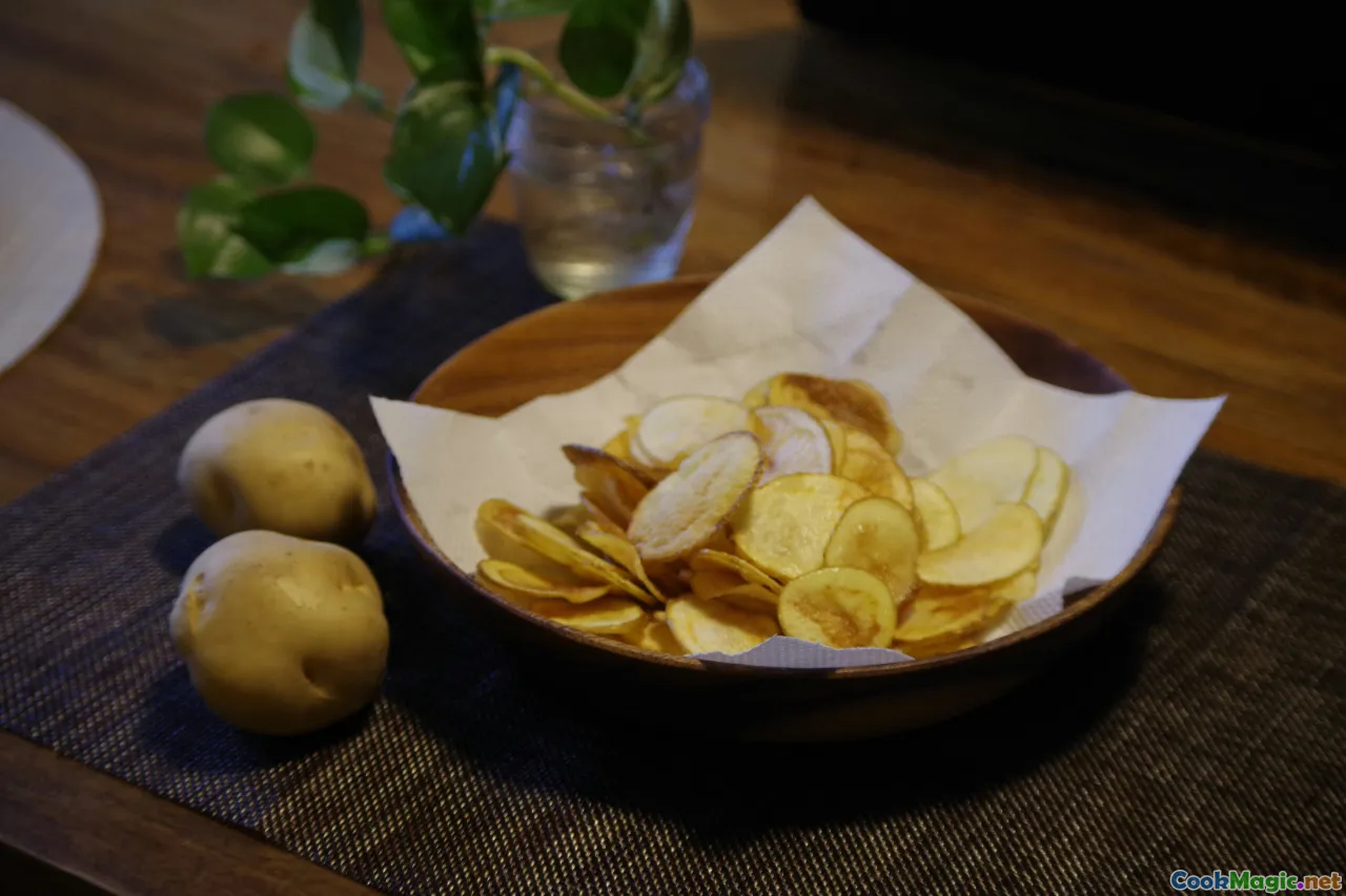 home cooking, mixing bowl, lime, garlic chips