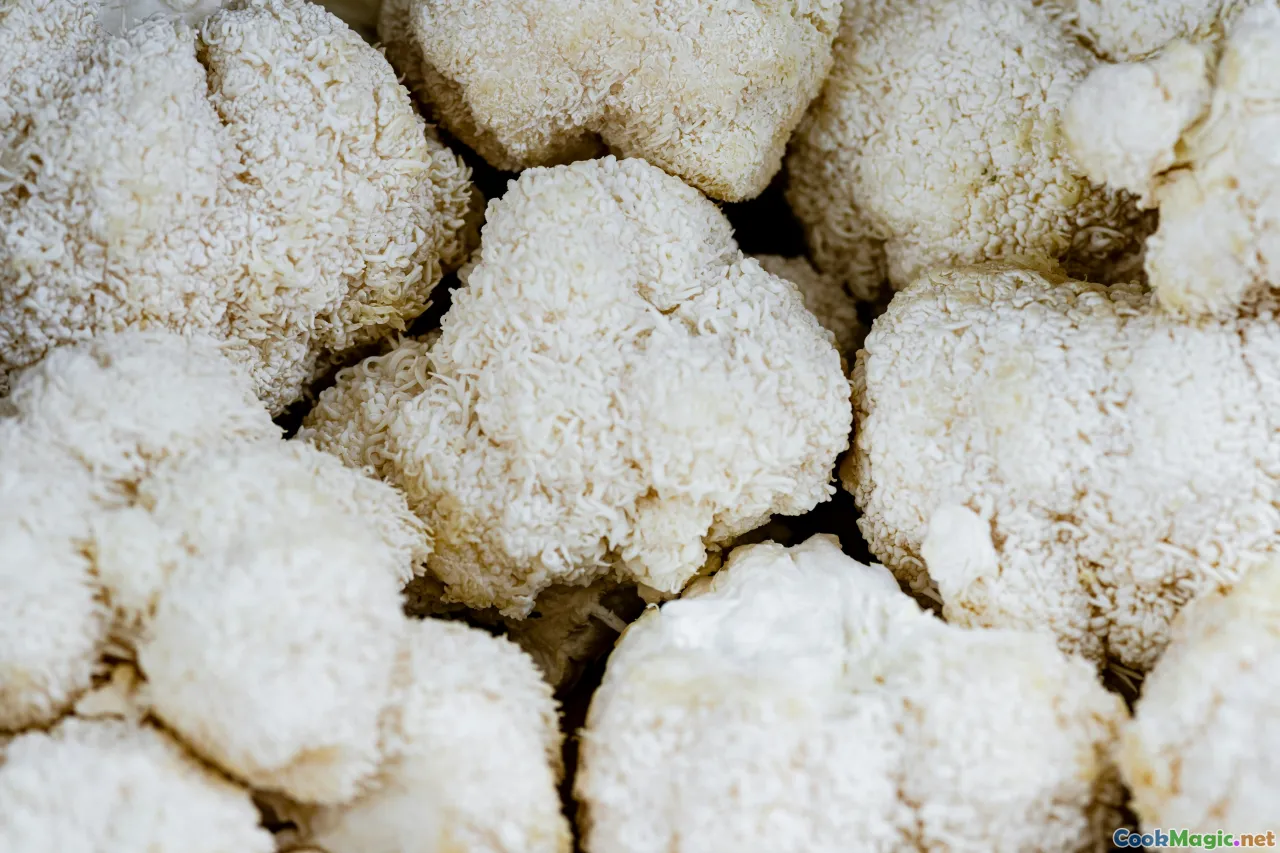 kourabiedes, almond cookies, powdered sugar