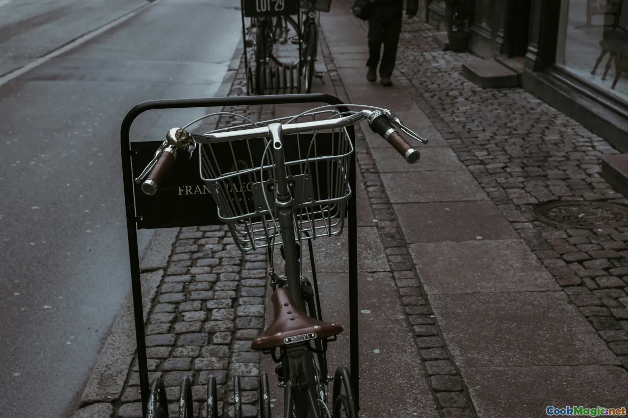 kwek-kwek, turon, isaw, street cart