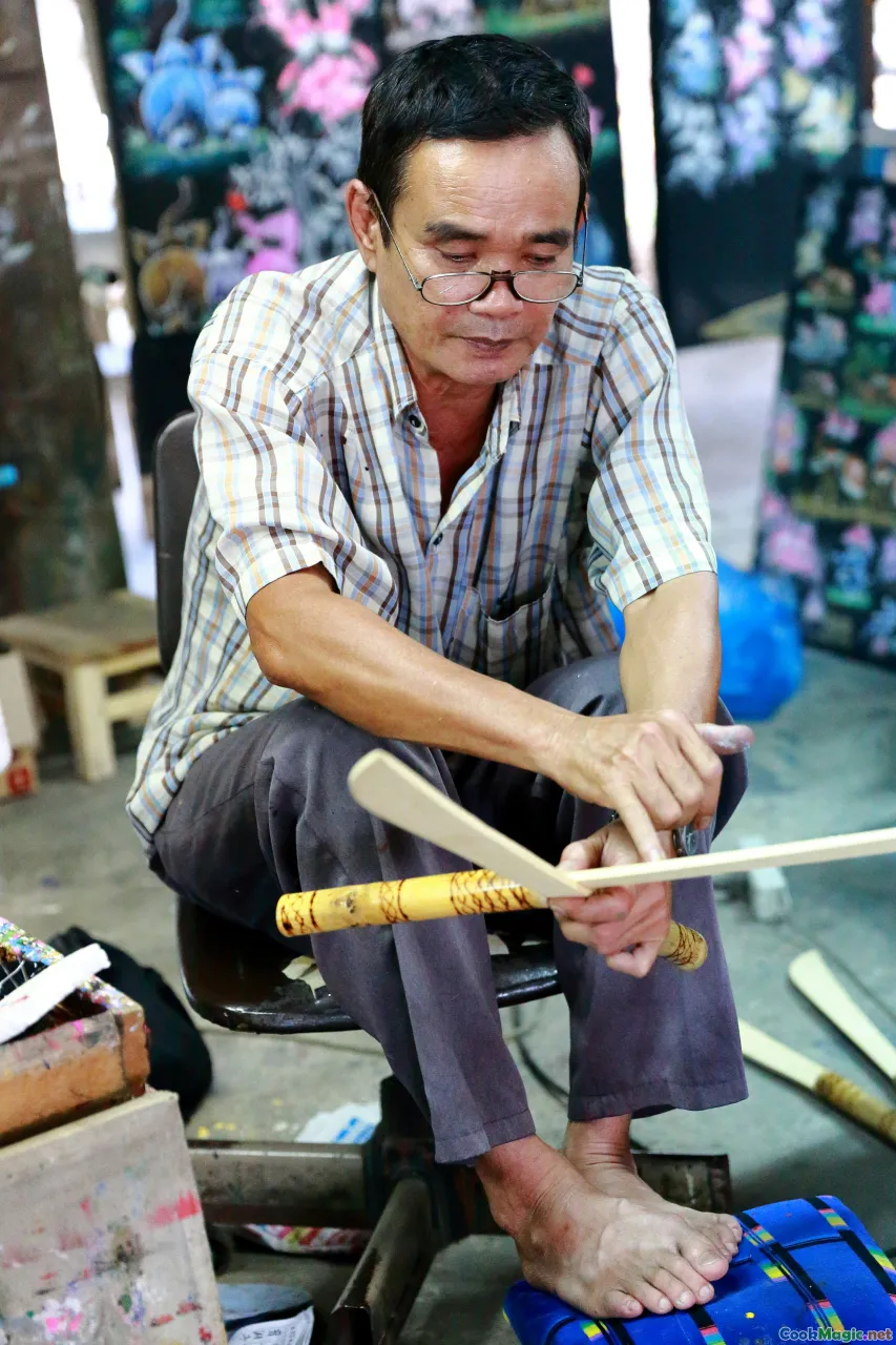 market portraits, hands, machete, nuts