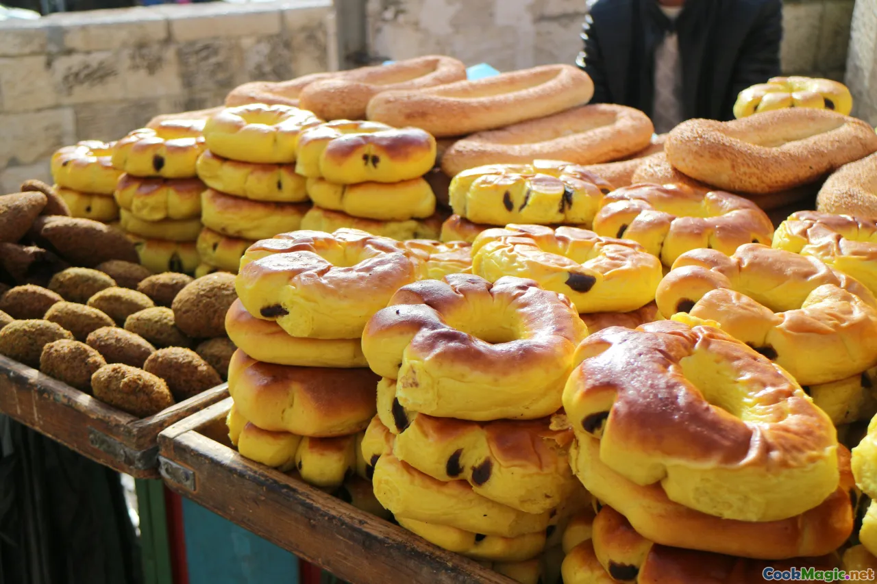 Moroccan doughnuts, fried treats, street food dessert