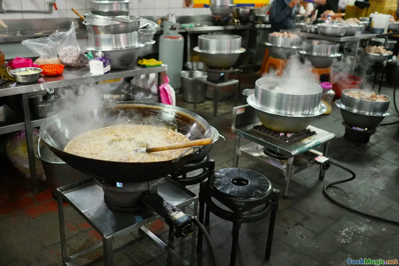 pancit canton, family table, steam, wok
