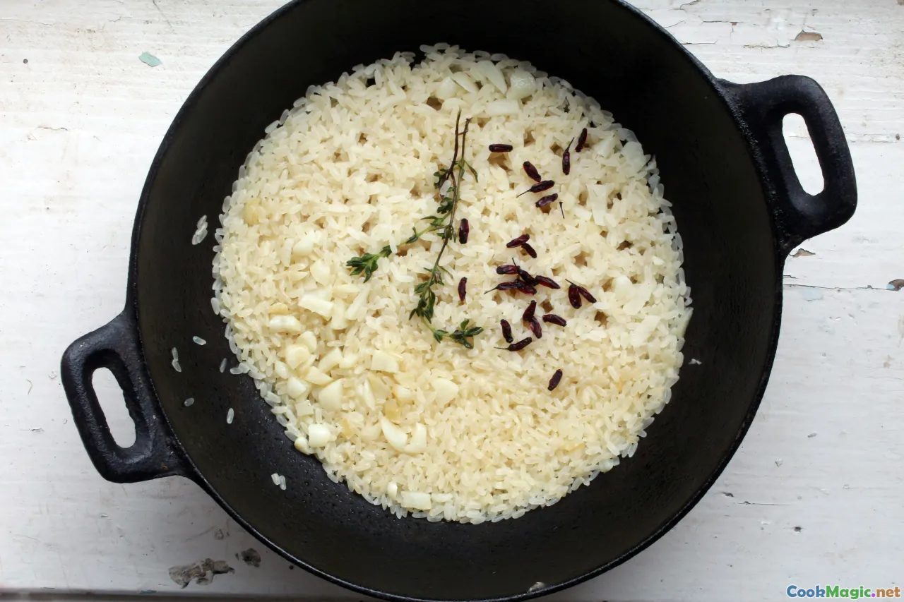 rice soaking, rice rinsing, kitchen prep, soaking bowl