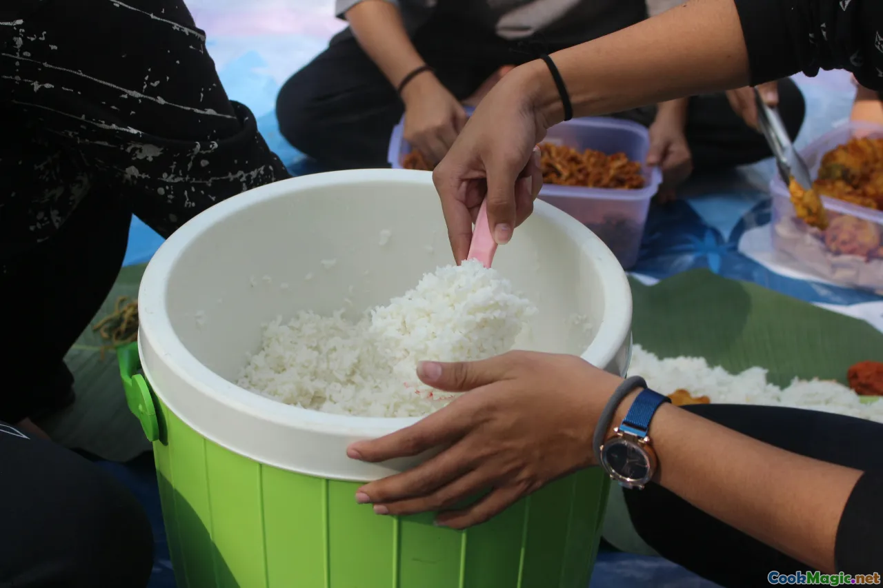 rice washing, rinsing rice, water, rice bowl
