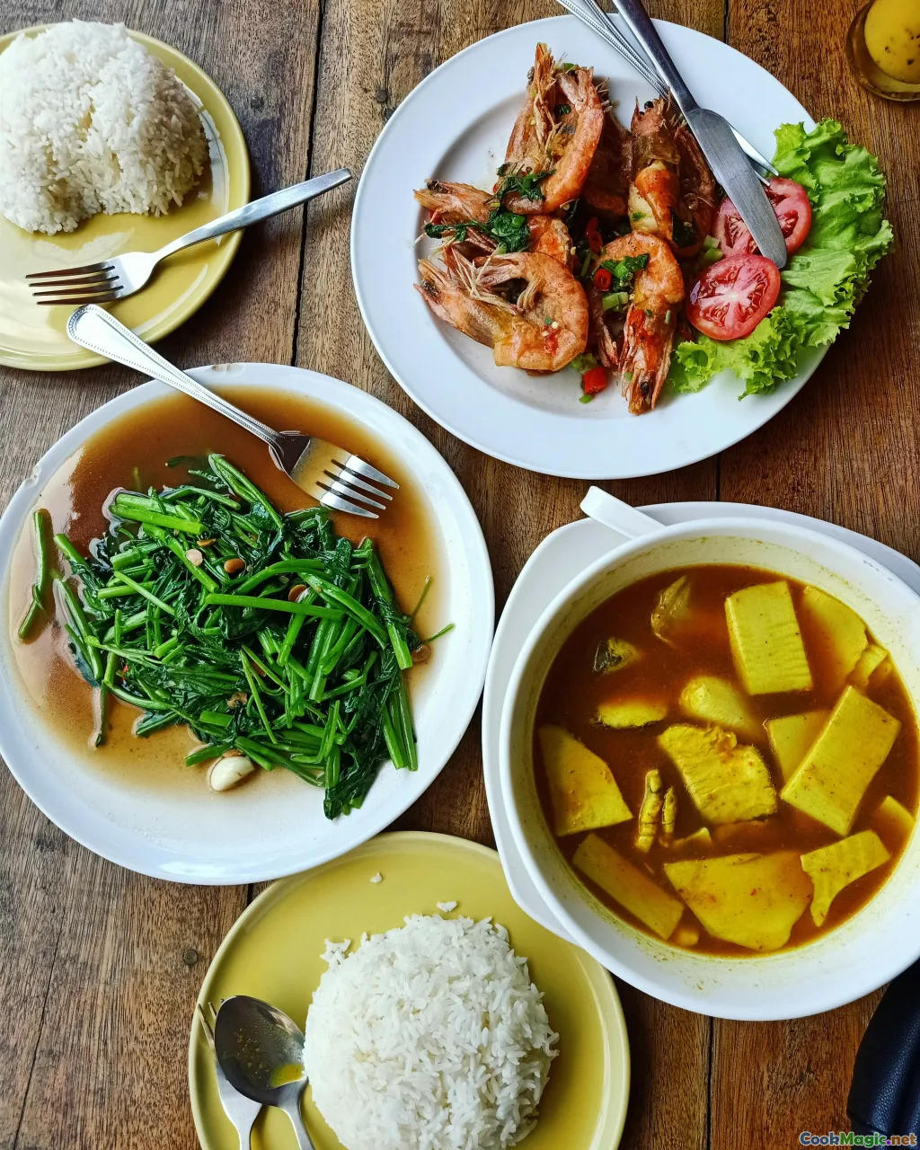 seafood dish, creole dish, spicy stew, tropical fruits, wine pairing table