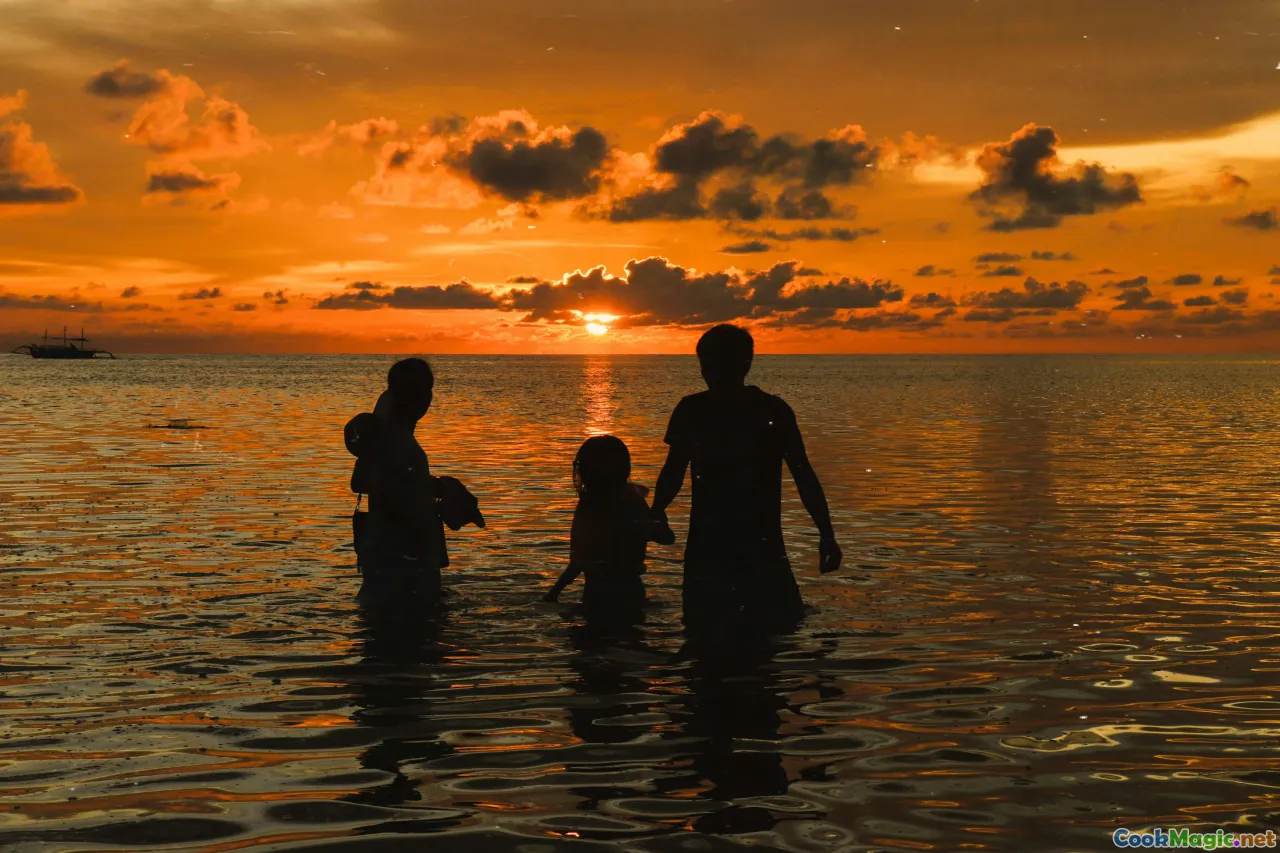 Tahiti Iti, lagoon, fishing family, sunrise