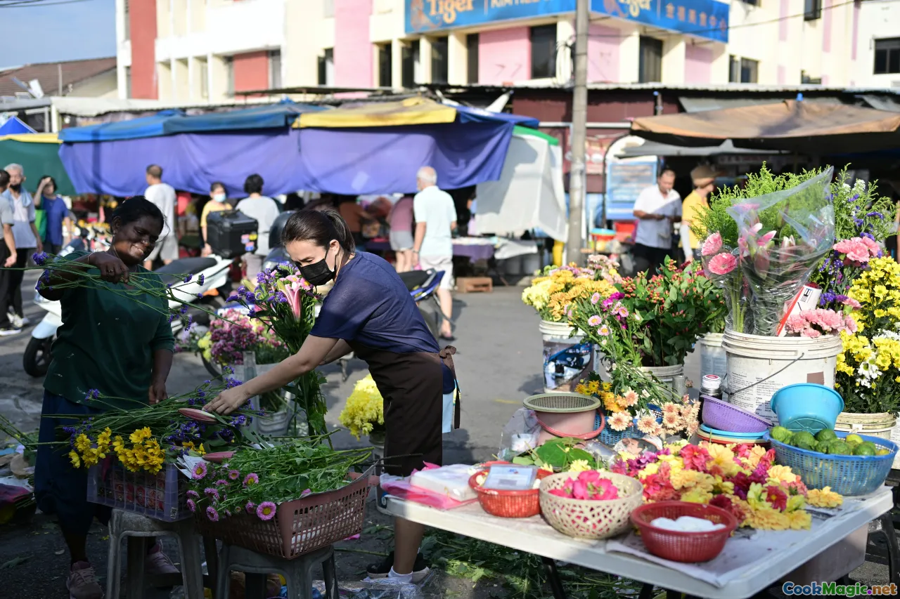 Thai market, herbs stall, mortar pounding, bustling market