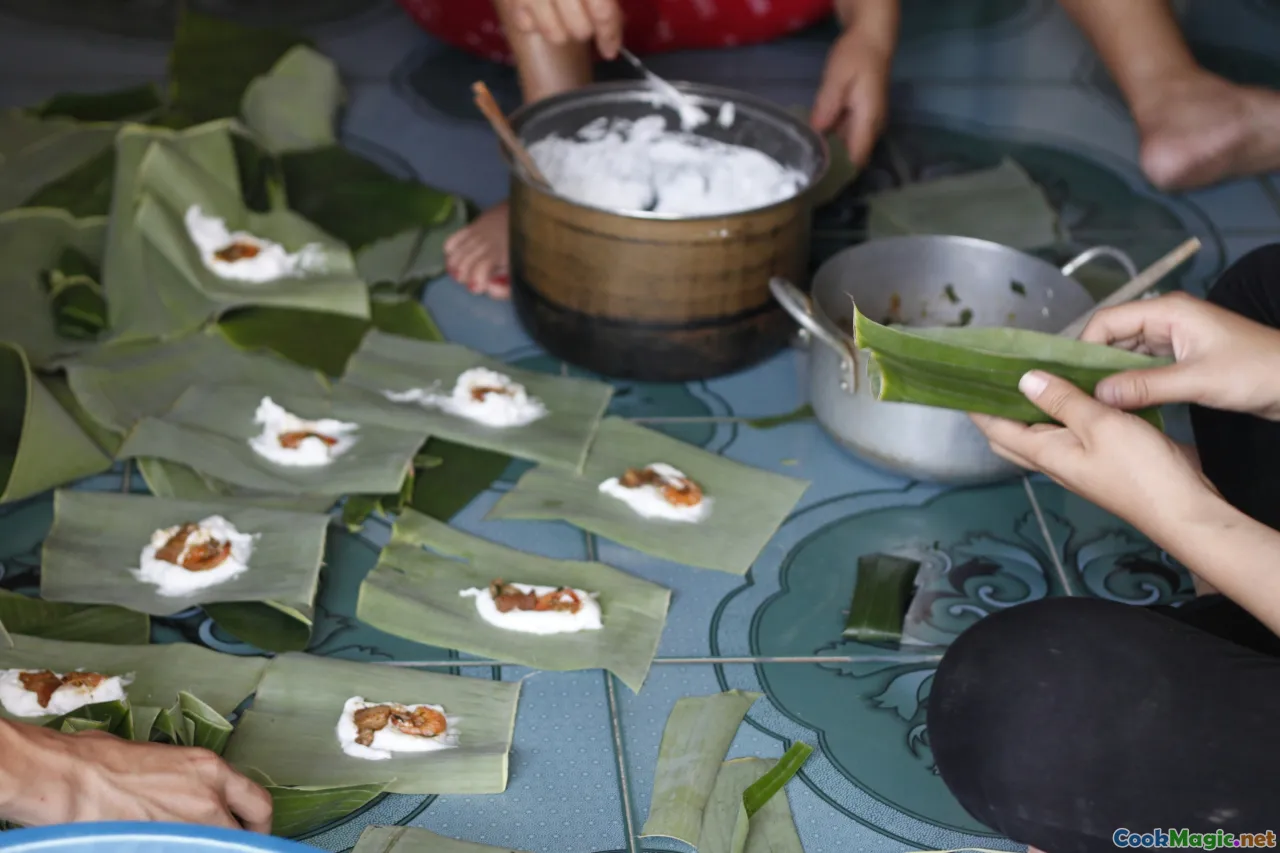 traditional Korean rice cakes, harvest festival, ancestral offerings