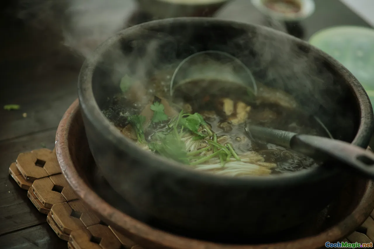 tteokbokki, bibimbap, dakgalbi, Korean stew