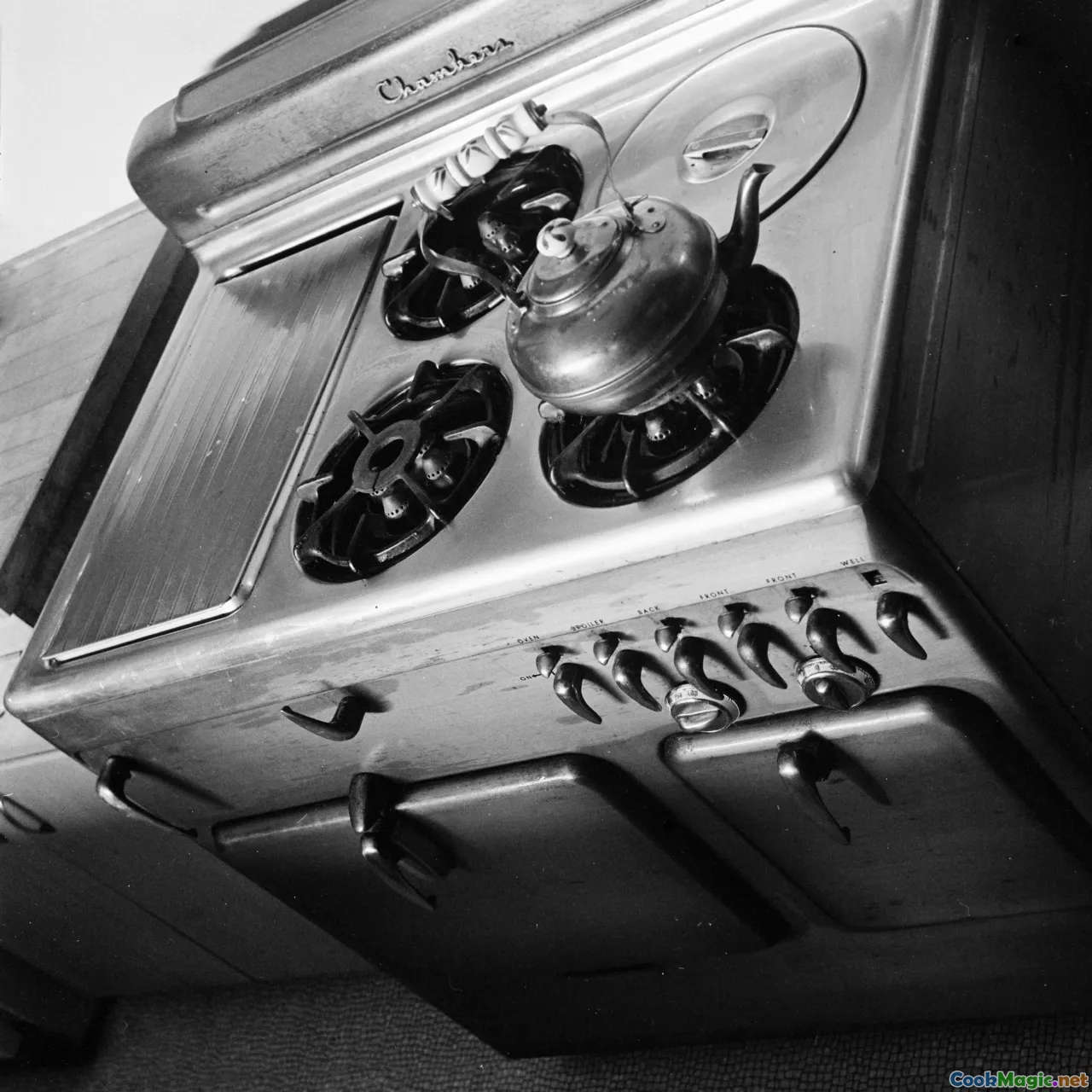 vintage oven, modern oven, gas vs electric, home kitchen