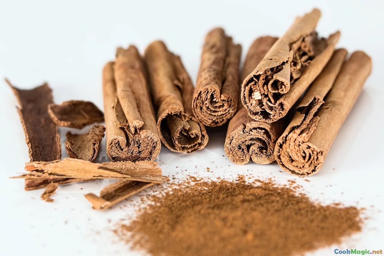 cinnamon, cinnamon sticks, baked goods, spicy aroma, health benefits