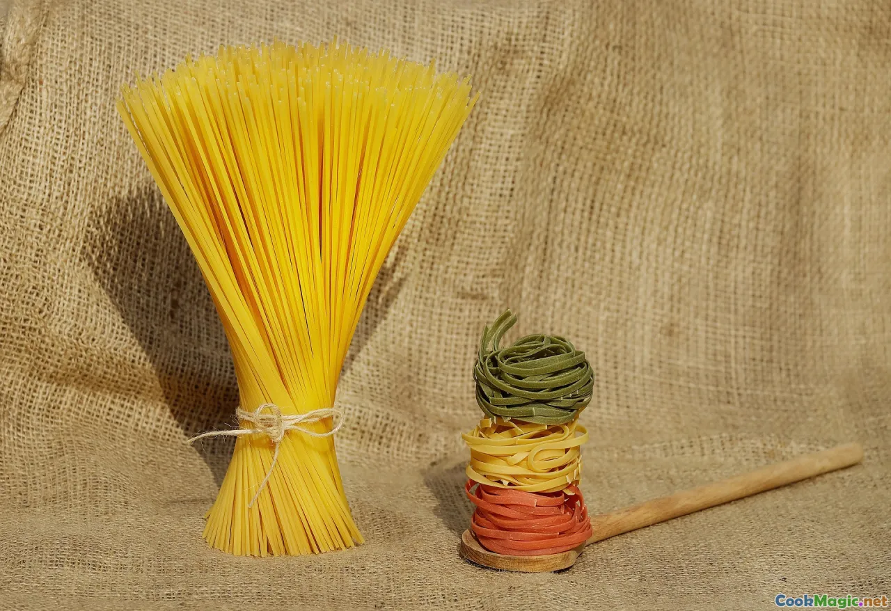 egg noodles, dried noodles, packaging, texture