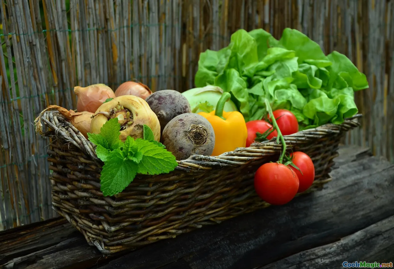 fresh mint, Greek salads, herbs