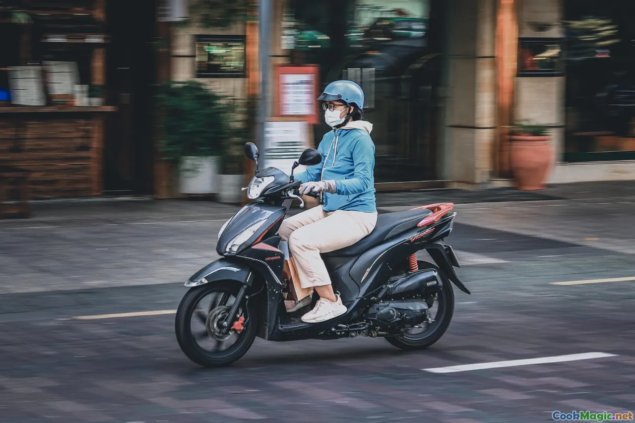 Indonesian street food, traditional cooking, daily life in Indonesia