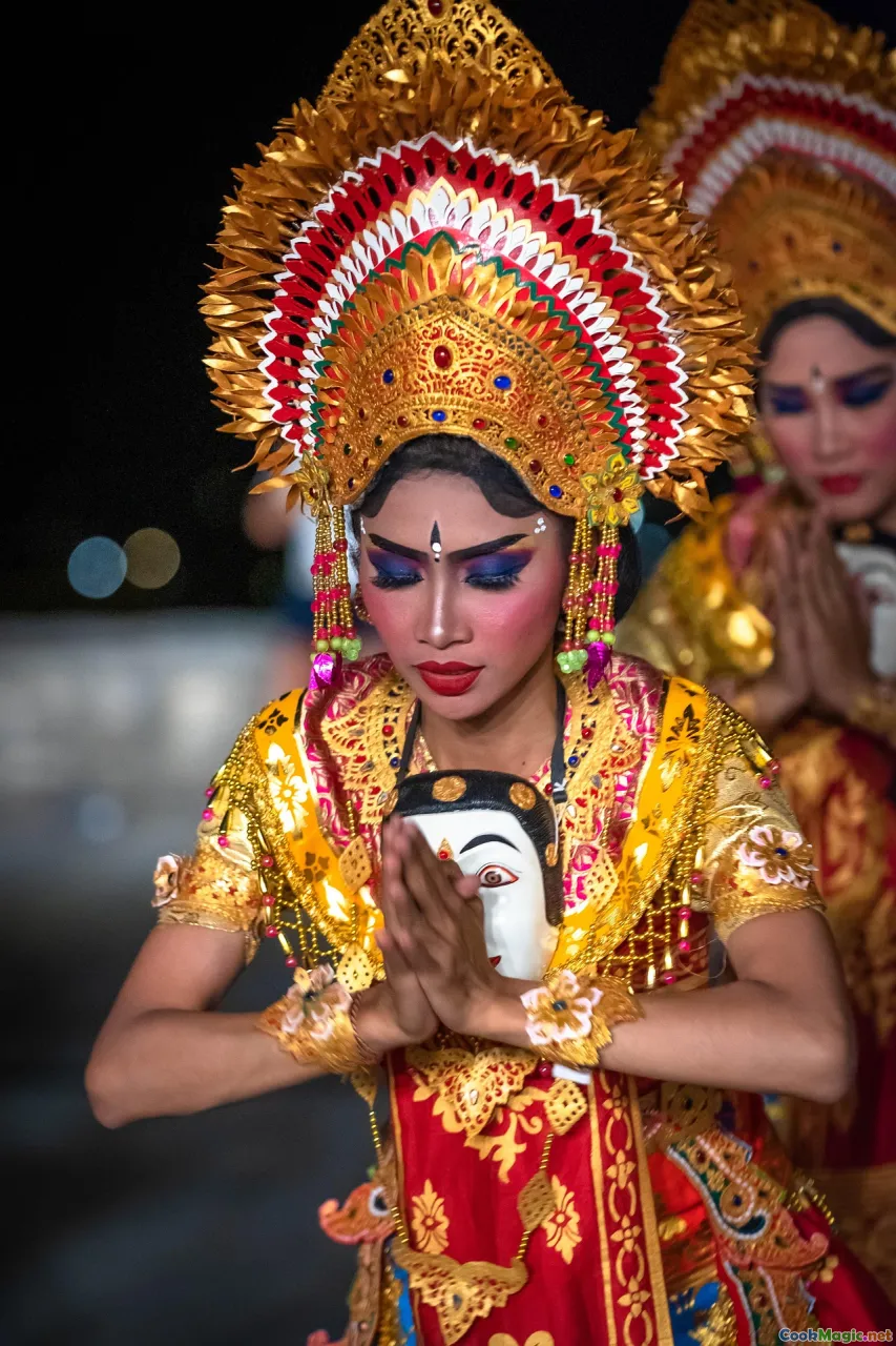Māori storytelling, sea god images, cultural rituals