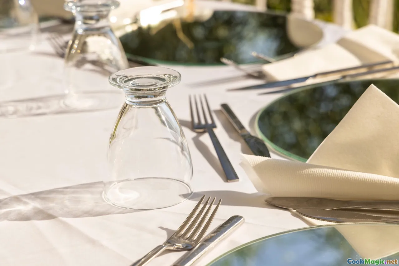 tasting plate, pairings, cider, napkins
