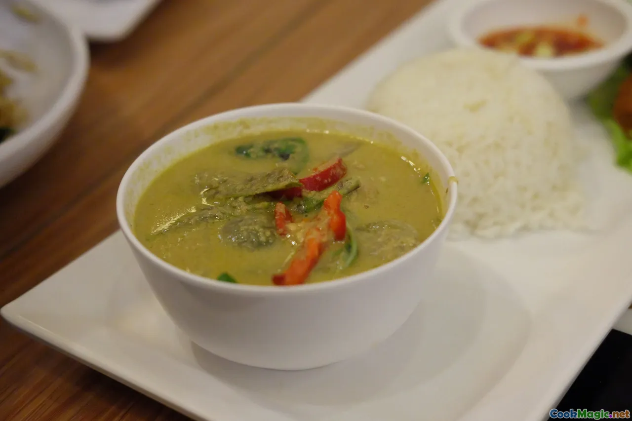 Maîtriser le curry vert thaï authentique à la maison