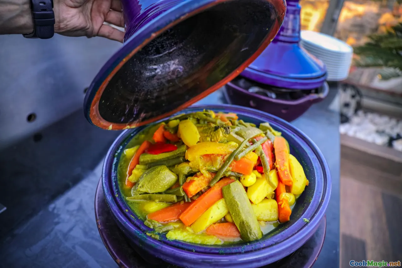 cooking process, simmering feijoada, traditional serving
