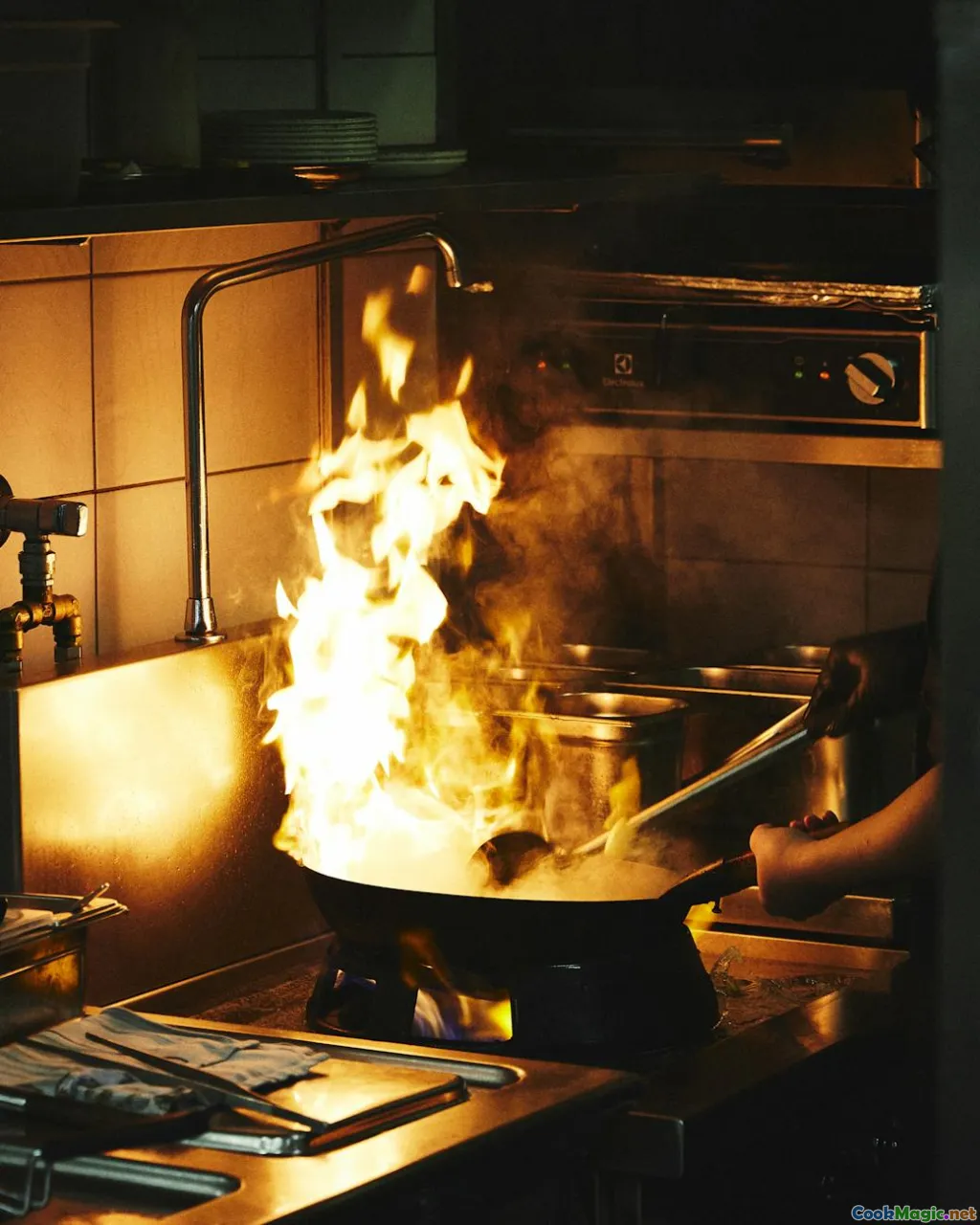 cooking steps, wok, kitchen scissors, simmer