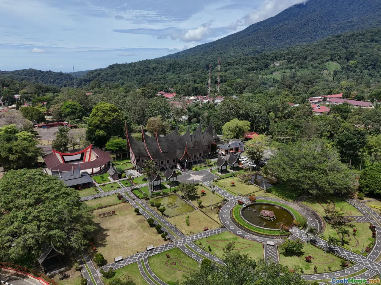 cultural traditions, minangkabau, nasi padang, kampong glam