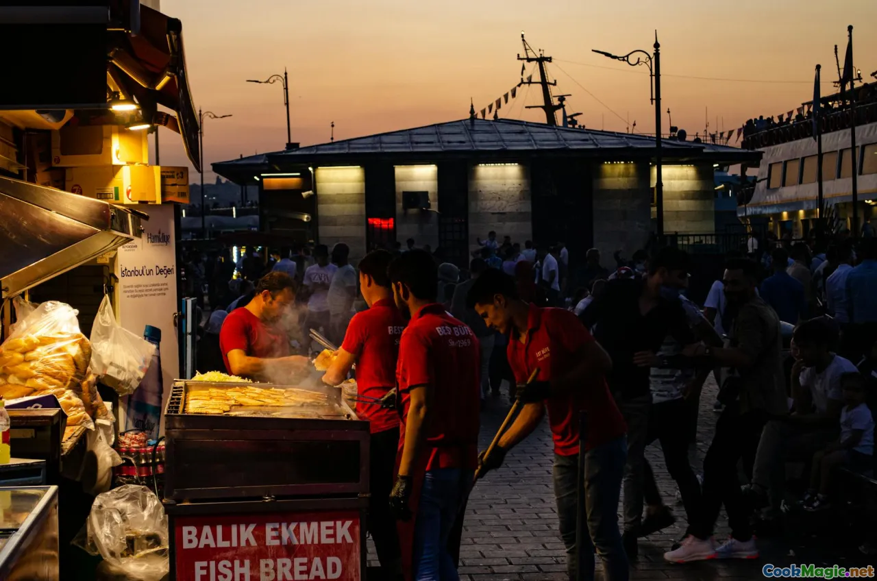 Eminönü, Turkish street food, balik ekmek, bustling market