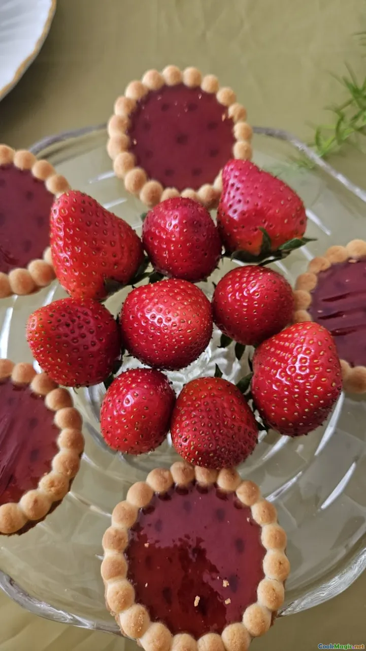 Finnish desserts, berry tarts, mämmi, summer sweets