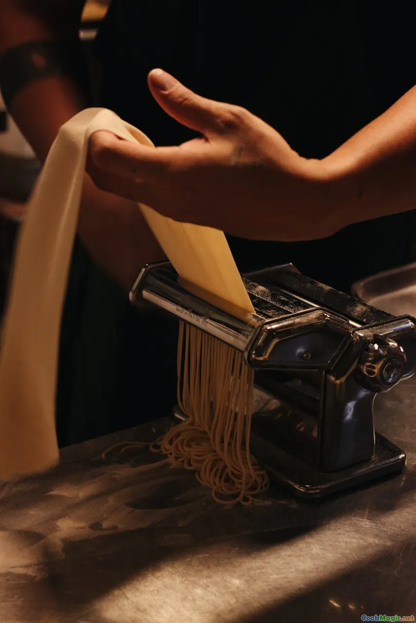 glass noodles, texture, noodle pull, glossy