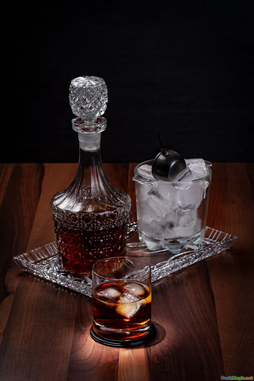 glassware, ice bucket, condensation, serving tray