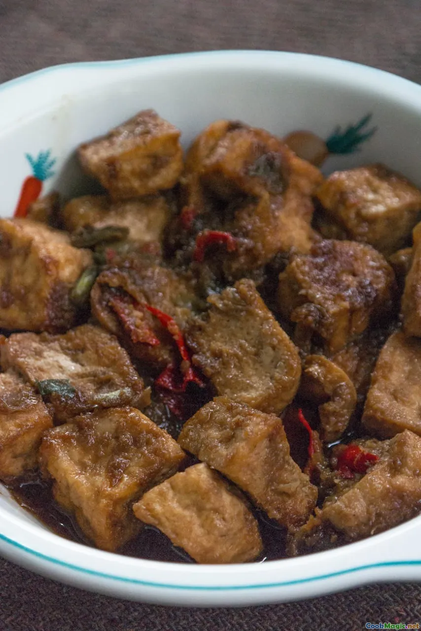 Jamaican vegan dishes, plantains, plant-based food, spicy peppers