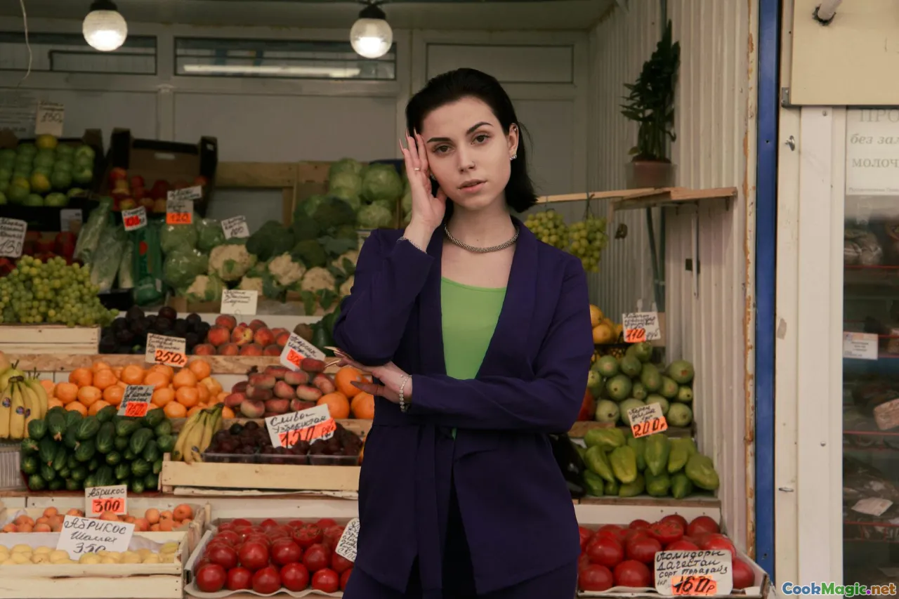 market, tomatoes, currants, Moscow