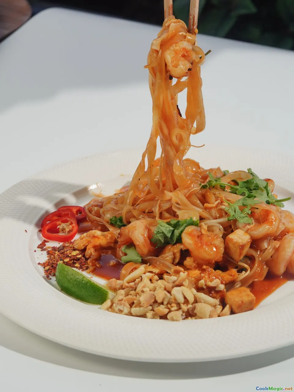 pad thai, tamarind, noodles