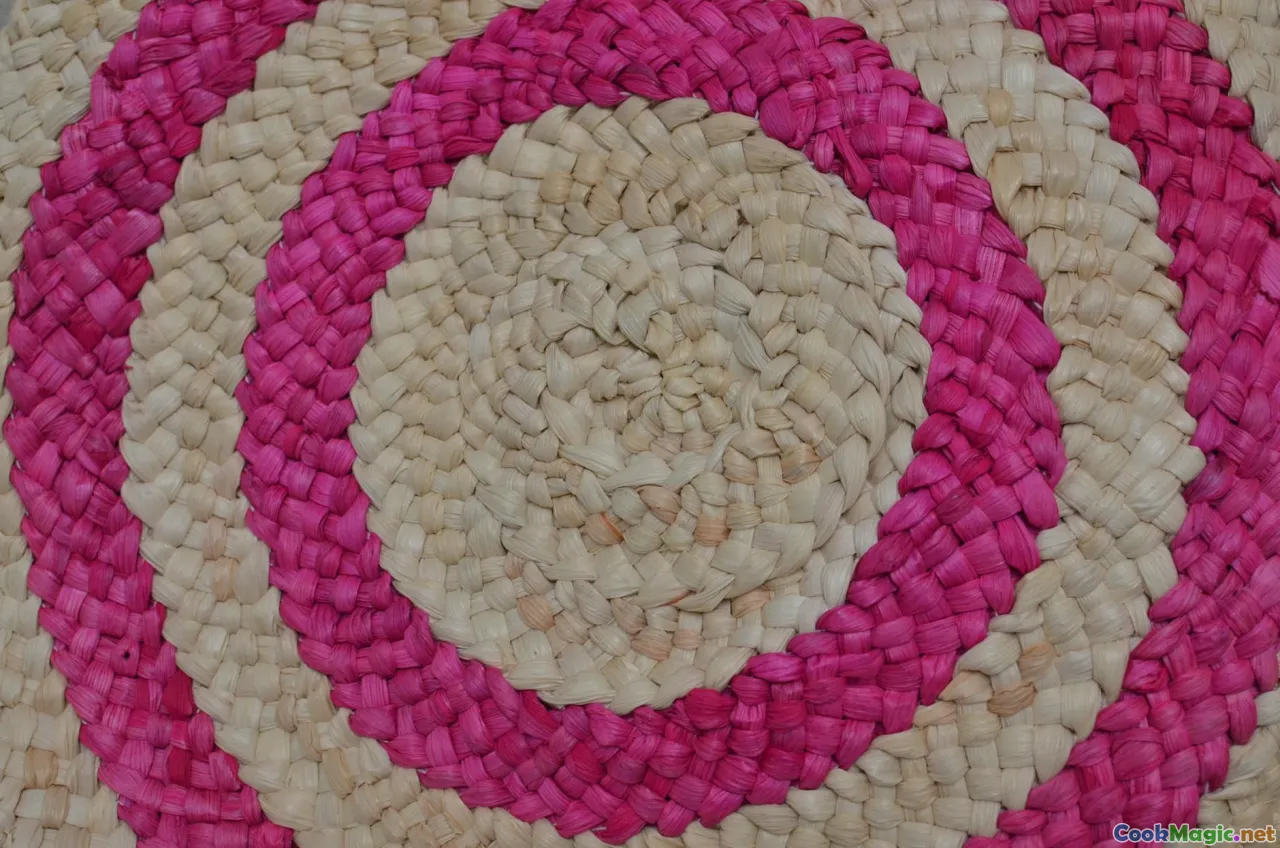 woven straw cups, traditional serve, colorful straws