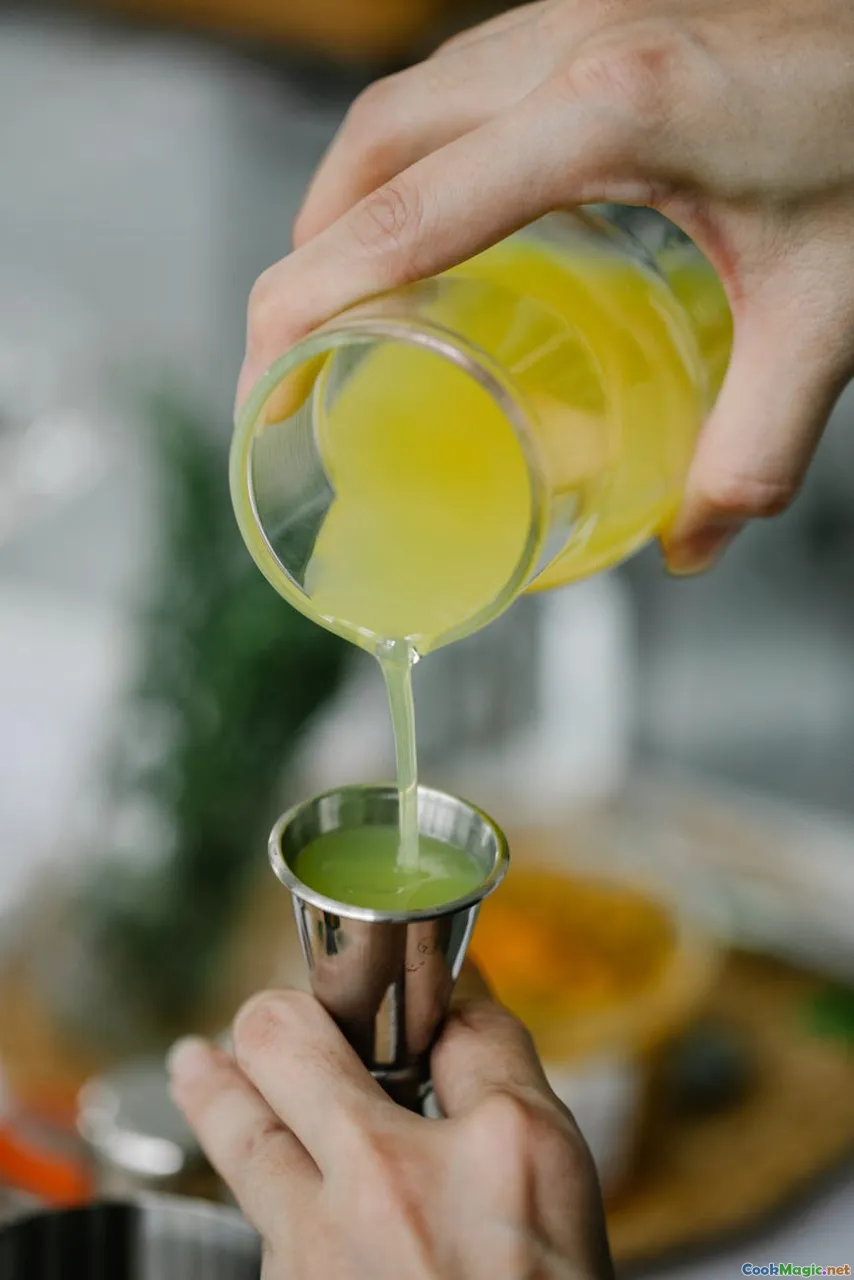 Squeezing the Freshest Citrus Juice for Mixology