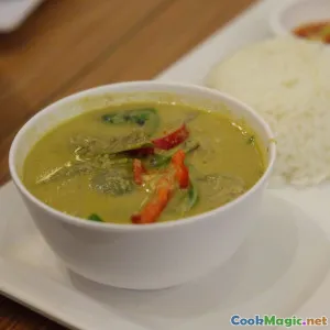 Mastering Authentic Thai Green Curry at Home