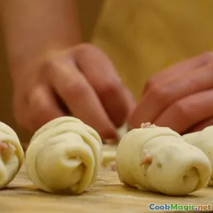 How to Cook Authentic Aussie Meat Pies at Home