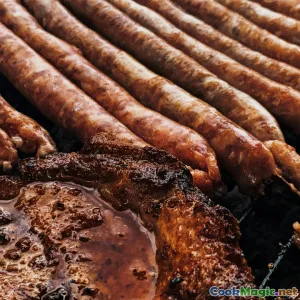 Ein Leitfaden für die Ausrichtung eines Dinnerabends im Stil der Cookinseln