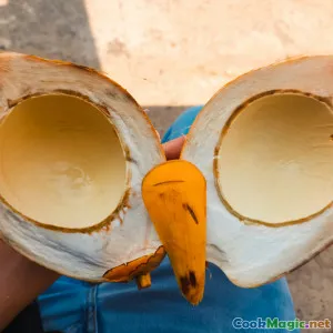 Суп из цветка банана с кокосом и лимонной травой